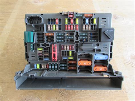 2007 bmw 328i power distribution box|BMW battery box with fuse.